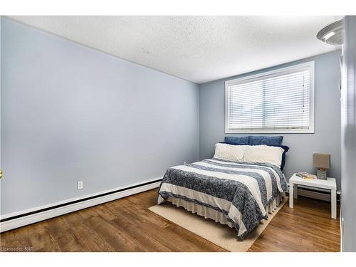 7-454 Carlton Street, St. Catharines, ON - Indoor Photo Showing Bedroom