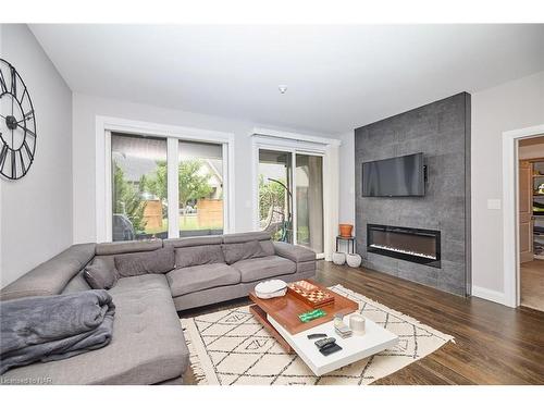 1001 Pelham Road Road, St. Catharines, ON - Indoor Photo Showing Living Room With Fireplace