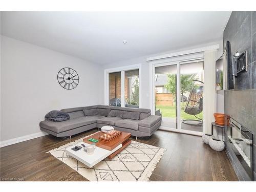 1001 Pelham Road Road, St. Catharines, ON - Indoor Photo Showing Living Room