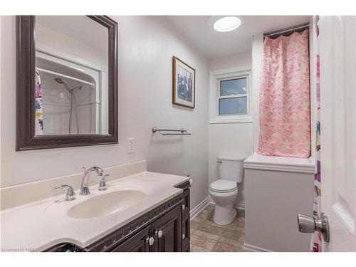 105 Rockwood Avenue, St. Catharines, ON - Indoor Photo Showing Bathroom