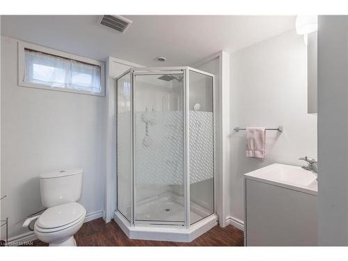 105 Rockwood Avenue, St. Catharines, ON - Indoor Photo Showing Bathroom