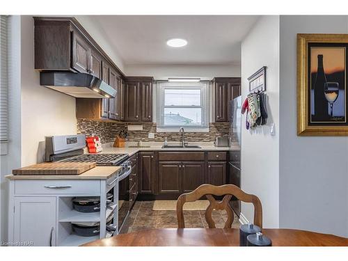 105 Rockwood Avenue, St. Catharines, ON - Indoor Photo Showing Kitchen