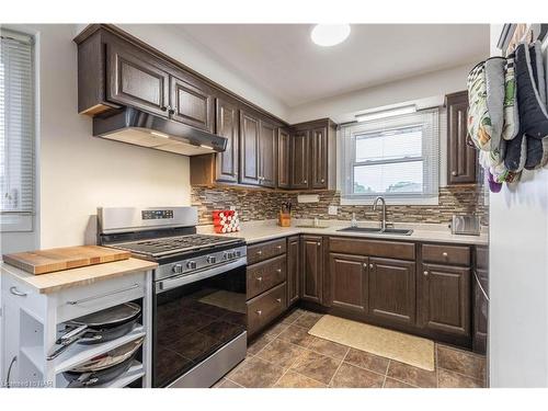 105 Rockwood Avenue, St. Catharines, ON - Indoor Photo Showing Kitchen