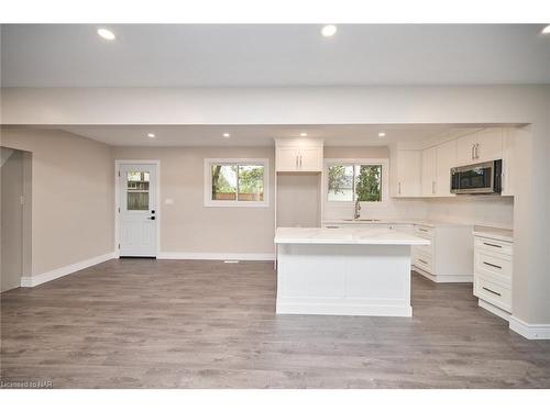 1 & #2-6505 Doreen Drive, Niagara Falls, ON - Indoor Photo Showing Kitchen