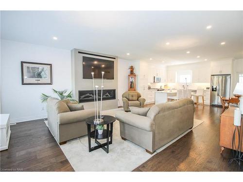 191 Hetram Court Court, Crystal Beach, ON - Indoor Photo Showing Living Room