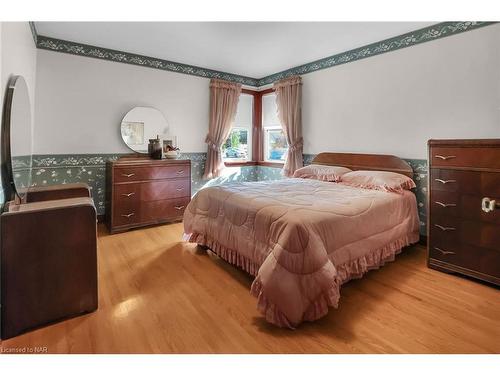 381 Niagara Street, St. Catharines, ON - Indoor Photo Showing Bedroom