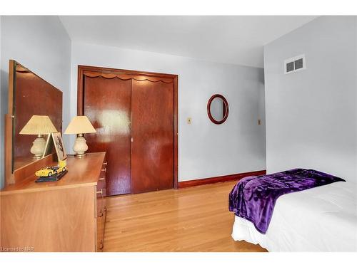 381 Niagara Street, St. Catharines, ON - Indoor Photo Showing Bedroom