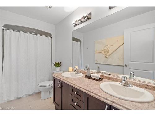 7188 Stacey Drive, Niagara Falls, ON - Indoor Photo Showing Bathroom