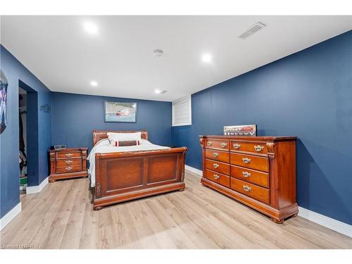 7188 Stacey Drive, Niagara Falls, ON - Indoor Photo Showing Bedroom