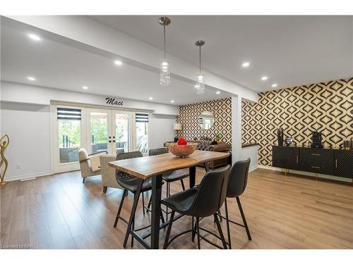 7188 Stacey Drive, Niagara Falls, ON - Indoor Photo Showing Dining Room