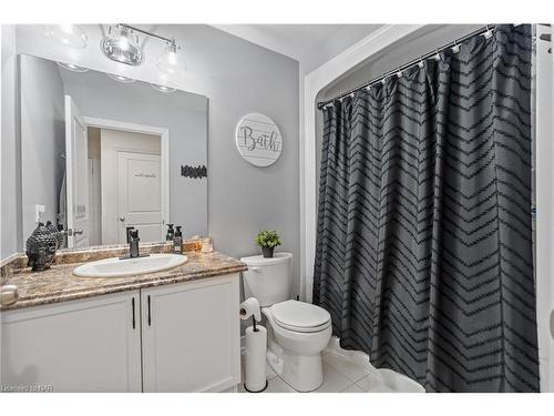 7188 Stacey Drive, Niagara Falls, ON - Indoor Photo Showing Bathroom