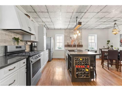 123 Elgin Street W, Welland, ON - Indoor Photo Showing Kitchen