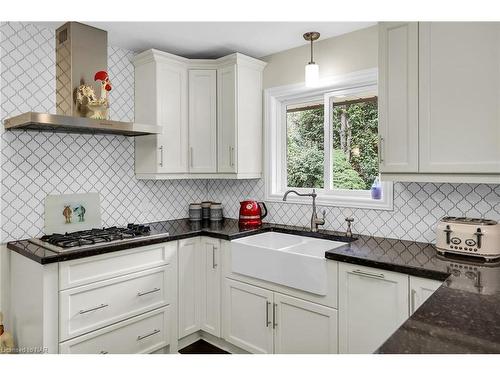 23 Old Oxford Road, St. Catharines, ON - Indoor Photo Showing Kitchen With Double Sink With Upgraded Kitchen