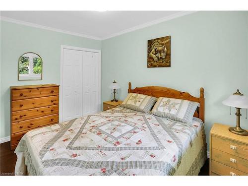 23 Old Oxford Road, St. Catharines, ON - Indoor Photo Showing Bedroom