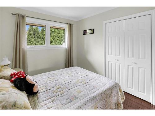 23 Old Oxford Road, St. Catharines, ON - Indoor Photo Showing Bedroom