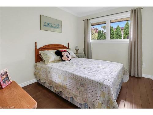 23 Old Oxford Road, St. Catharines, ON - Indoor Photo Showing Bedroom