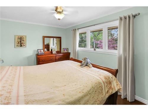 23 Old Oxford Road, St. Catharines, ON - Indoor Photo Showing Bedroom