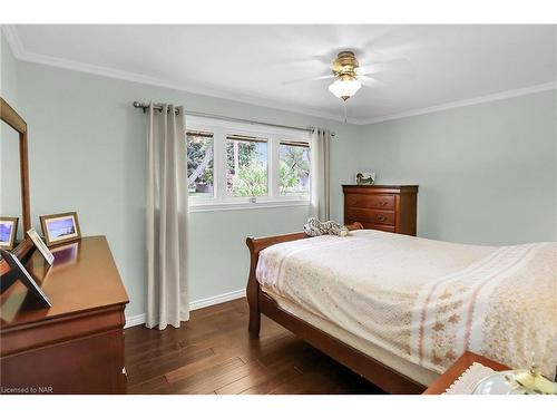 23 Old Oxford Road, St. Catharines, ON - Indoor Photo Showing Bedroom