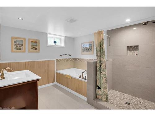 23 Old Oxford Road, St. Catharines, ON - Indoor Photo Showing Bathroom