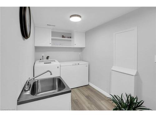 23 Old Oxford Road, St. Catharines, ON - Indoor Photo Showing Laundry Room