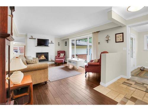 23 Old Oxford Road, St. Catharines, ON - Indoor Photo Showing Living Room With Fireplace