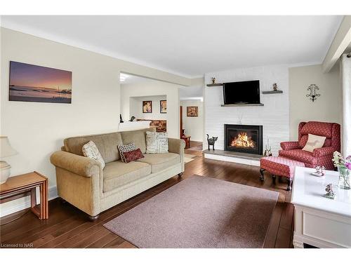 23 Old Oxford Road, St. Catharines, ON - Indoor Photo Showing Living Room With Fireplace