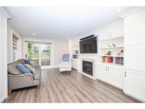 50 Aberdeen Lane S, Niagara-On-The-Lake, ON - Indoor Photo Showing Living Room With Fireplace