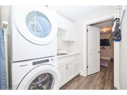 50 Aberdeen Lane S, Niagara-On-The-Lake, ON - Indoor Photo Showing Laundry Room