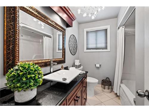 55 Sherwood Forest Trail, Welland, ON - Indoor Photo Showing Bathroom