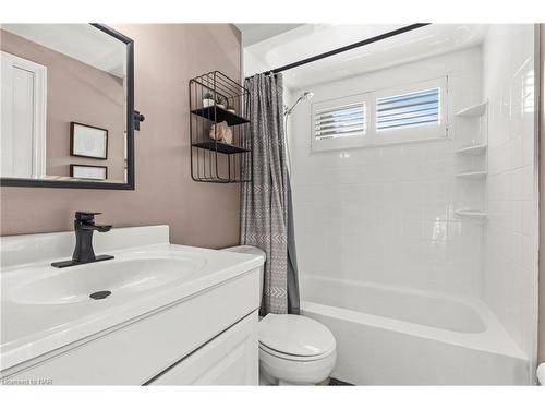 4 Barry Street, St. Catharines, ON - Indoor Photo Showing Bathroom