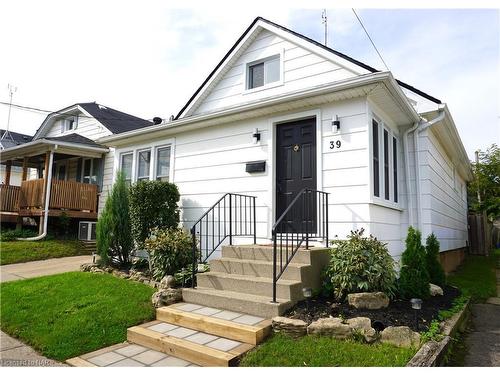 39 Richmond Avenue, St. Catharines, ON - Outdoor With Deck Patio Veranda