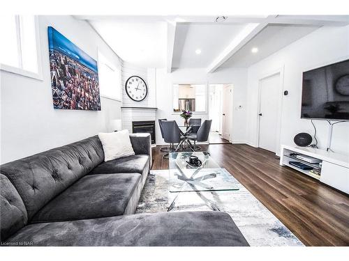 39 Richmond Avenue, St. Catharines, ON - Indoor Photo Showing Living Room With Fireplace