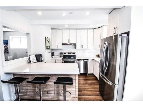 39 Richmond Avenue, St. Catharines, ON - Indoor Photo Showing Kitchen With Double Sink