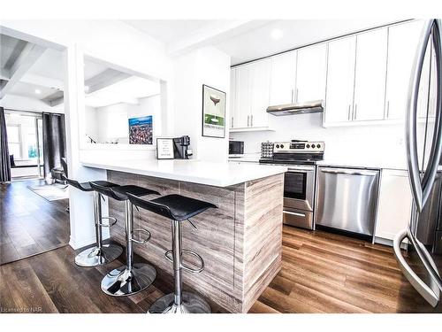 39 Richmond Avenue, St. Catharines, ON - Indoor Photo Showing Kitchen