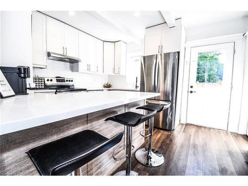 39 Richmond Avenue, St. Catharines, ON - Indoor Photo Showing Kitchen With Upgraded Kitchen