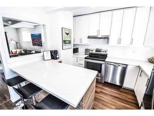 39 Richmond Avenue, St. Catharines, ON - Indoor Photo Showing Kitchen