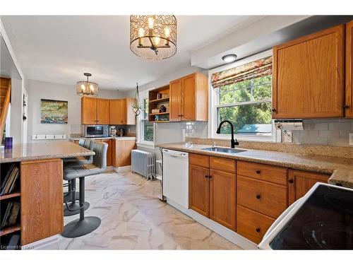 18½ Thomas Street, St. Catharines, ON - Indoor Photo Showing Kitchen