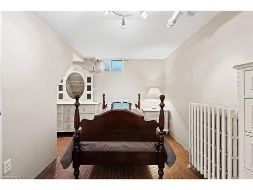 18½ Thomas Street, St. Catharines, ON - Indoor Photo Showing Bedroom