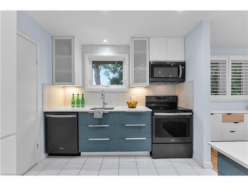 9 Elaine Court, St. Catharines, ON - Indoor Photo Showing Kitchen