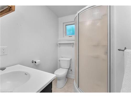 9 Elaine Court, St. Catharines, ON - Indoor Photo Showing Bathroom