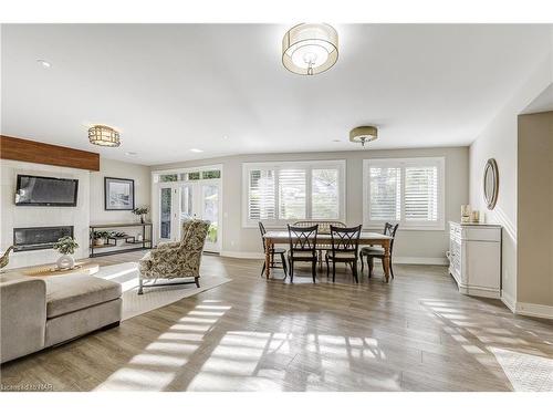 13 Old Mill Lane Lane, Niagara-On-The-Lake, ON - Indoor Photo Showing Living Room