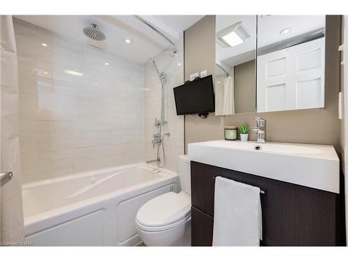 833C-12 Laidlaw Street, Toronto, ON - Indoor Photo Showing Bathroom