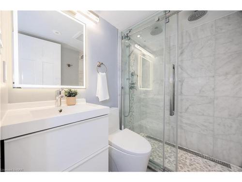 833C-12 Laidlaw Street, Toronto, ON - Indoor Photo Showing Bathroom