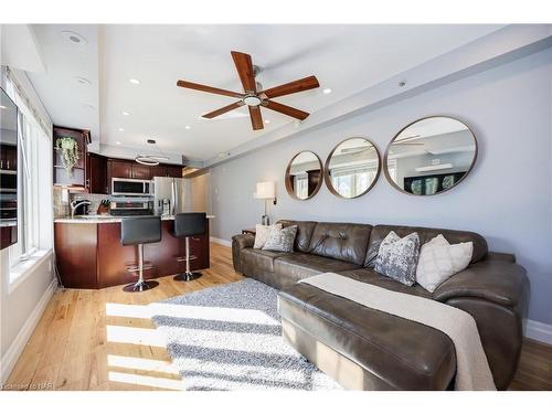 833C-12 Laidlaw Street, Toronto, ON - Indoor Photo Showing Living Room