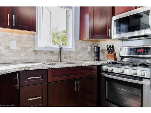 833C-12 Laidlaw Street, Toronto, ON - Indoor Photo Showing Kitchen With Upgraded Kitchen