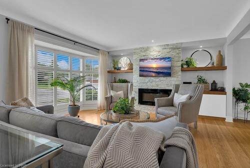 5990 Stevens Street, Niagara Falls, ON - Indoor Photo Showing Living Room With Fireplace