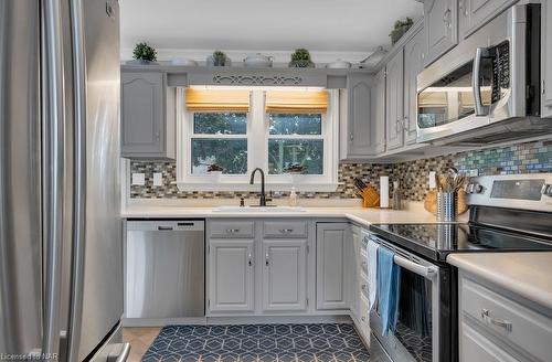 5990 Stevens Street, Niagara Falls, ON - Indoor Photo Showing Kitchen