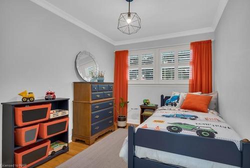 5990 Stevens Street, Niagara Falls, ON - Indoor Photo Showing Bedroom