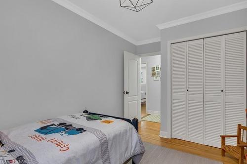 5990 Stevens Street, Niagara Falls, ON - Indoor Photo Showing Bedroom