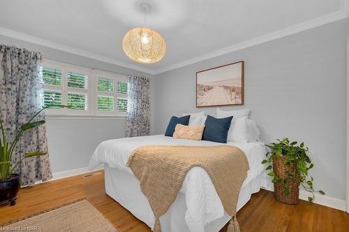 5990 Stevens Street, Niagara Falls, ON - Indoor Photo Showing Bedroom